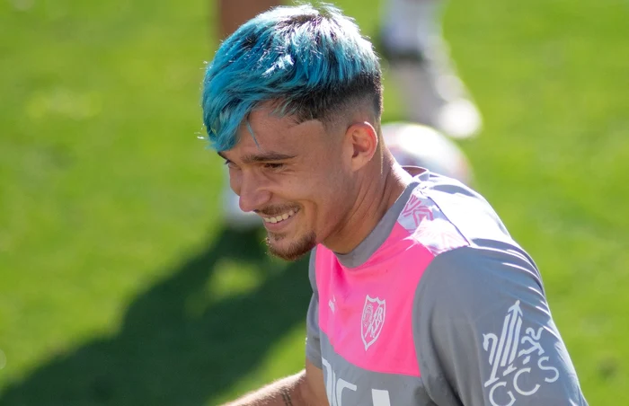 ---------Remontada-i-se-datoreaz-Andrei-Raiu-ovaionat-de-spanioli-dup-victoria-lui-Rayo-din-Conference-League-Centrare-perfect