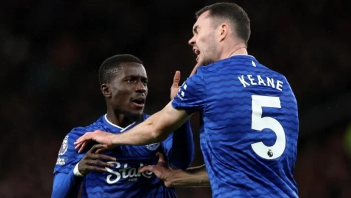 ---------Scen-ireal-la-meciul-de-fotbal-Manchester-United---Everton-i-a-plmuit-colegul-i-a-fost-eliminat