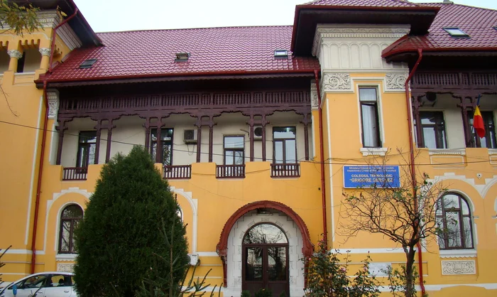 ---------Un-liceu-din-Capital-a-fost-evacuat-dup-ce-a-fost-semnalat-miros-de-gaze-Zona-afectat-a-fost-delimitat-i-securizat