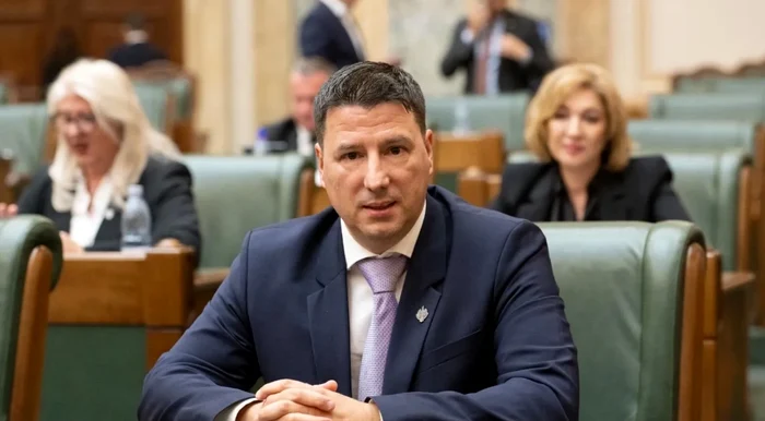 ---------Un-senator-ales-pe-listele-SOS-Romnia-cercetat-dup-ce-ar-fi-furat-un-rucsac-dintr-un-hotel