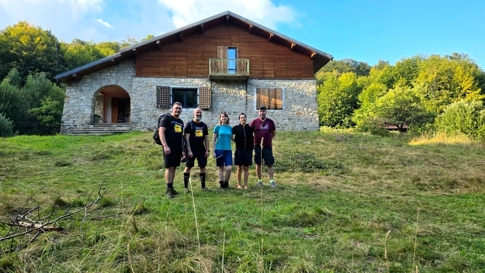 ---------Via-Transilvanica-ntr-o-zi-Interviu-cu-Radu-Dumitru-Este-att-de-solemn-atmosfera-n-aceste-pduri-nct-i-a-gsit-aici-cas-i-un-arbore-Sequoiadendron-giganteum