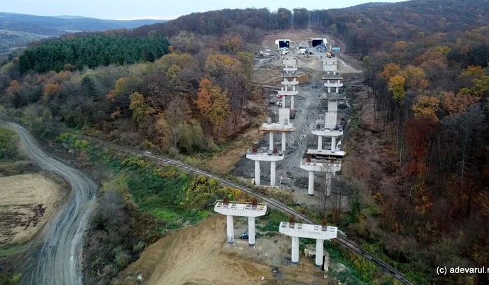Video----------Autostrada-cu-tuneluri-completat-de-viaducte-spectaculoase-nc-o-galerie-de-tunel-a-fost-strpuns