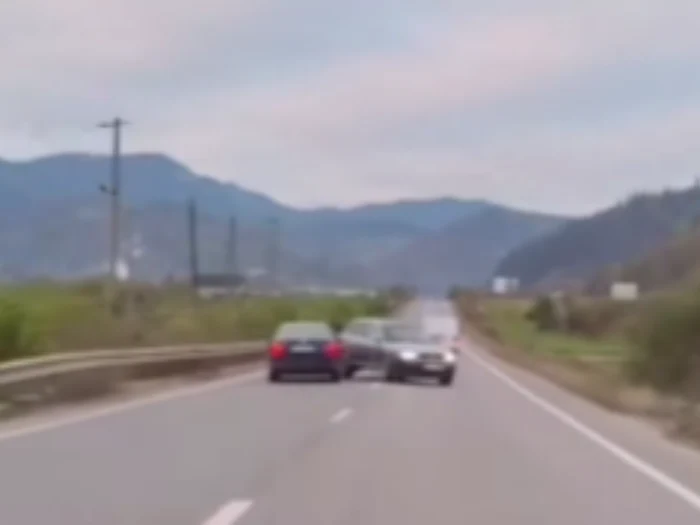 Video----------Manevr-criminal-pe-DN17-accident-evitat-la-secund-dup-ce-un-ofer-a-intrat-pe-contrasens-Ce-sanciune-a-primit