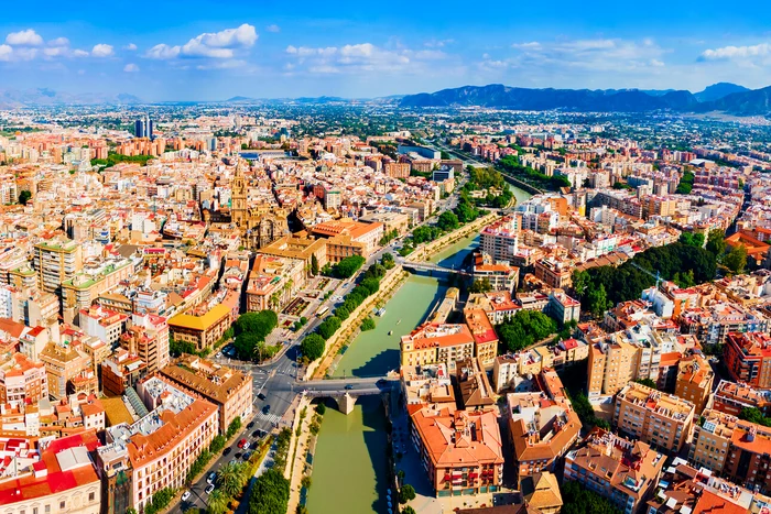 Video----------Oraul-european-puin-cunoscut-turitilor-soare-gastronomie-i-preuri-mici-n-sezonul-rece-Este-supranumit-grdina-Europei