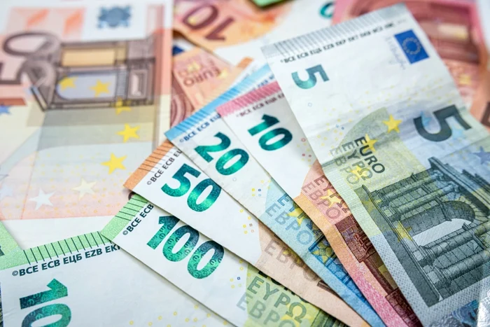 Video----------Trei-persoane-acuzate-de-evaziune-fiscal-din-cruci-pentru-morminte-Ci-bani-au-confiscat-poliitii-la-percheziii