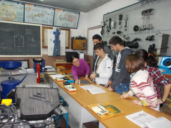 ---------nvmntul-tehnologic-n-haine-noi-din-anul-colar-viitor-Dispare-profesionala-se-pstreaz-bursa-Cu-dualul-e-o-problem