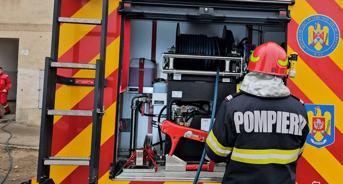 ---------Alert-n-cartierul-Rahova-din-Capital-Un-incendiu-a-izbucnit-la-un-bloc-din-apropierea-celui-distrus-de-explozie