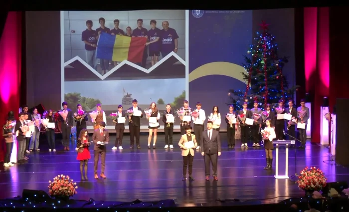 ---------Campionii-Educaiei-premiai-de-ministrul-David-157-de-elevi-medaliai-la-olimpiade-internaionale-celebrai-ntr-o-gal-special