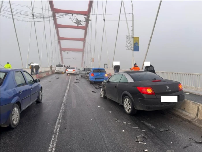 ---------Carambol-pe-podul-de-la-Cernavod-Trafic-a-fost-blocat-