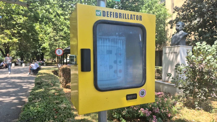 ---------Cinci-defibrilatoare-au-fost-montate-n-Sibiu-n-urma-unei-campanii-susinute-la-Maratonul-Internaional