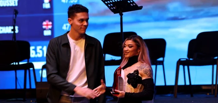 ---------David-Popovici-a-luat-marele-pot-la-Gala-Sportului-Dinamovist-I-a-stat-alturi-o-halterofil-de-temut