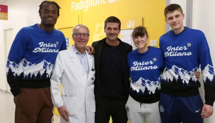 ---------Delegaia-Inter-a-transformat-o-zi-de-spital-ntr-o-amintire-special-pentru-copii-Cristi-Chivu-a-mprit-cadouri-pe-secia-de-pediatrie-Gest-preios