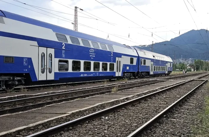 ---------Doi-minori-au-fost-reinui-dup-ce-au-pus-osii-pe-linia-trenului-BucuretiTimioara-n-care-se-aflau-30-de-pasageri