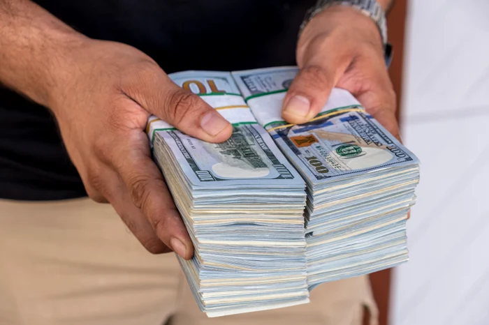 ---------Dolarul-american-pe-cale-s-nregistreze-cea-mai-mare-scdere-din-2017