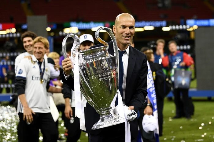 ---------E-oficial-Zinedine-Zidane-a-btut-palma-Detalii-despre-noul-su-rol