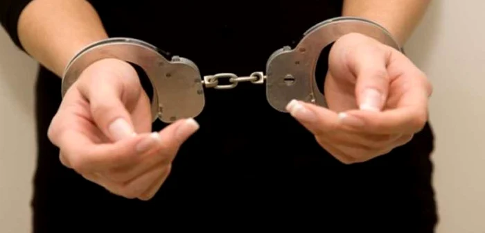 ---------Femeie-reinut-dup-ce-ar-fi-nelat-doi-btrni-din-Bucureti-i-Ilfov-cu-aproape-15000-de-lei