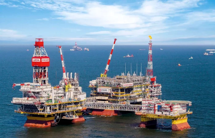 Foto----------Dronele-SBU-au-lovit-platforma-petrolier-Lukoil-din-Marea-Caspic-Peste-20-de-sonde-au-fost-afectate