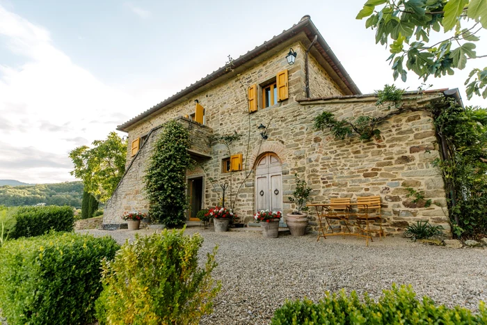 Foto----------Visul-italian-din-Toscana-la-pre-de-garsonier-n-Cluj-Domeniul-are-o-vil-istoric-piscin-livad-de-mslini-i-o-vie