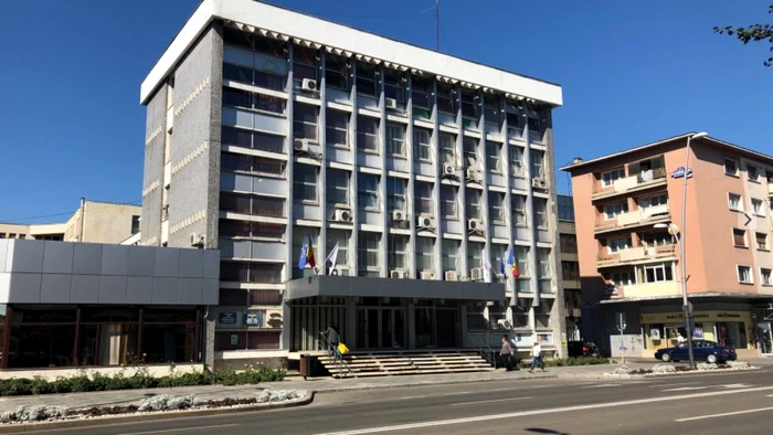 ---------Fraud-de-6-milioane-de-lei-la-Primria-Bacu-DNA-trimite-n-judecat-24-de-persoane