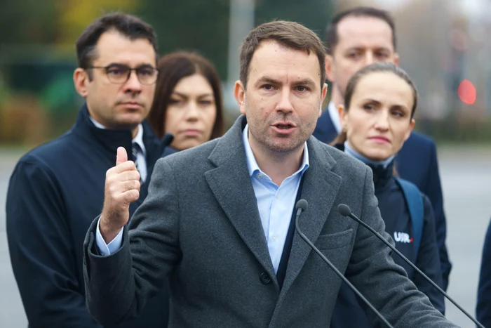 ---------Grindeanu-l-acuz-pe-Drul-c-ar-fi-dumanul-bucuretenilor-Replica-tioas-a-candidatului-USR