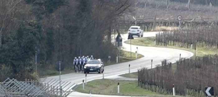 ---------Grup-de-cicliti-traumatizai-dup-ce-au-fost-atacai-cu-pistolul-n-timpul-antrenamentelor-pe-osea-Un-incident-teribil