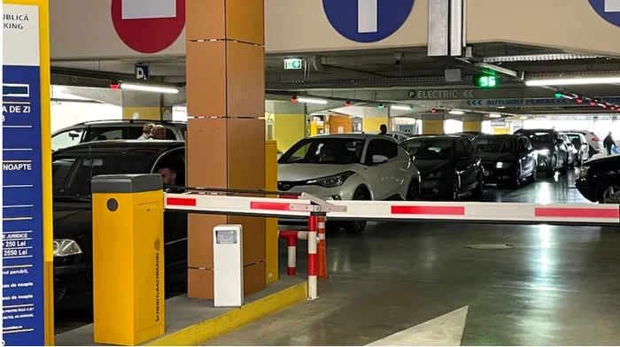 ---------Haos-n-parcrile-din-Oradea-oferii-au-rmas-blocai-zeci-de-minute-dup-ce-au-fost-tiate-cablurile-de-internet-