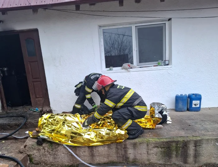 ---------Incendiu-din-cauza-unui-frigider-defect-la-Pacani-Dou-femei-au-murit-intoxicate-cu-fum