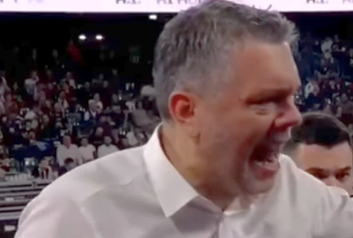 ---------Injuriile-antrenorului-au-rsunat-pe-transmisiunea-live-la-meciul-romnilor-Derapaj-verbal-grav-la-adresa-arbitrilor-V-f-n-gur-ranilor