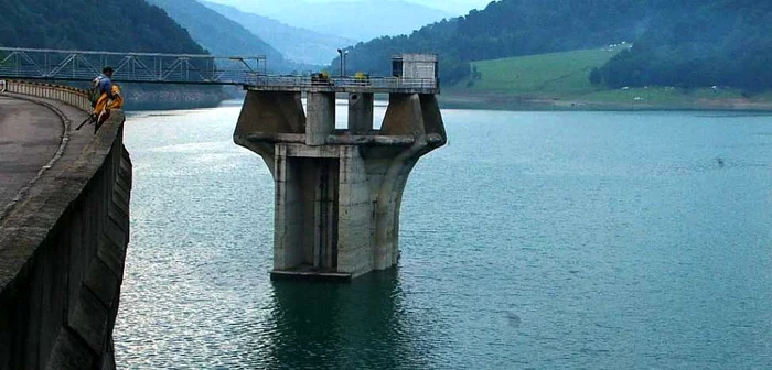 ---------La-Barajul-Paltinu-se-va-lucra-i-noaptea-pentru-asigurarea-fluxului-de-livrare-a-apei-Apelul-fcut-ctre-populaie-de-autoritile-locale