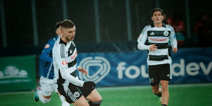 ---------Nava-amiral-a-lui-Hagi-se-scufund-Farul-tentat-s-schimbe-crmaciul