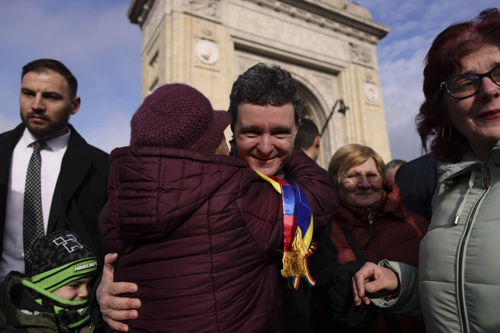 ---------Nicuor-Dan-baie-de-mulime-dup-parad-Ce-mesaj-le-a-transmis-romnilor-i-ce-spune-despre-efia-MApN