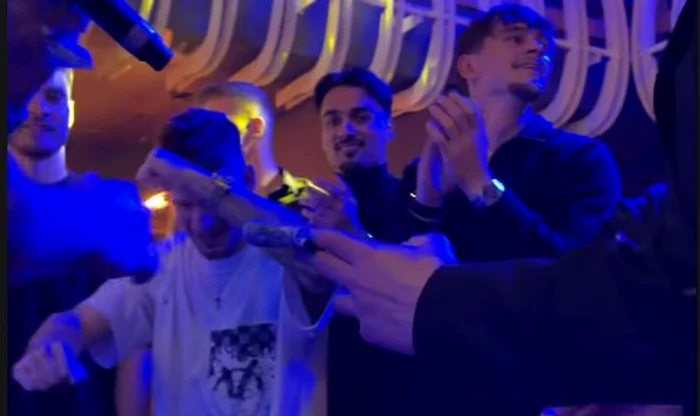 ---------Nu-e-nicio-dram-fotbalitii-Craiovei-s-au-dezlnuit-pe-ritmuri-de-manele-dup-eliminarea-din-Europa