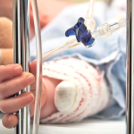 ---------O-feti-a-ajuns-n-com-din-cauza-unei-complicaii-rare-a-gripei-De-ce-se-simte-tatl-vinovat-