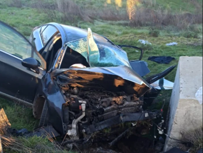 ---------O-main-condus-de-un-georgian-s-a-fcut-praf-n-urma-unei-urmriri-cu-poliia-ase-persoane-rnite-grav