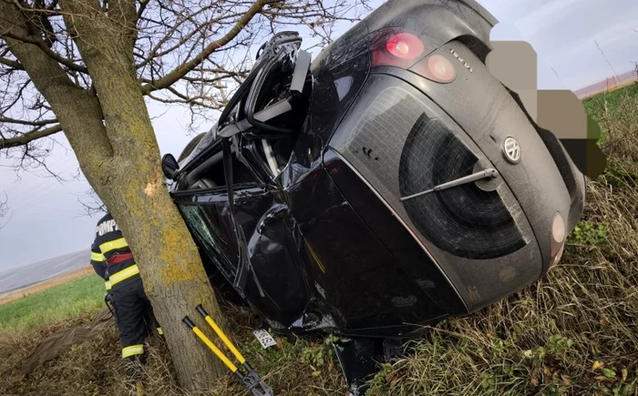 ---------O-mam-i-fiii-ei-au-ajuns-la-spital-dup-ce-maina-n-care-se-aflau-s-a-rsturnat