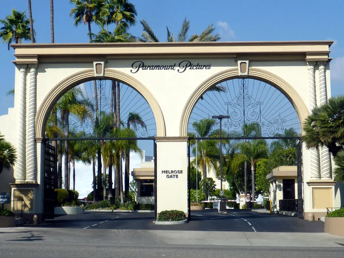 ---------Paramount-ncearc-o-preluare-a-Warner-Bros-oferind-100-de-miliarde-de-dolari-dup-ce-Netflix-a-semnat-deja-un-acord