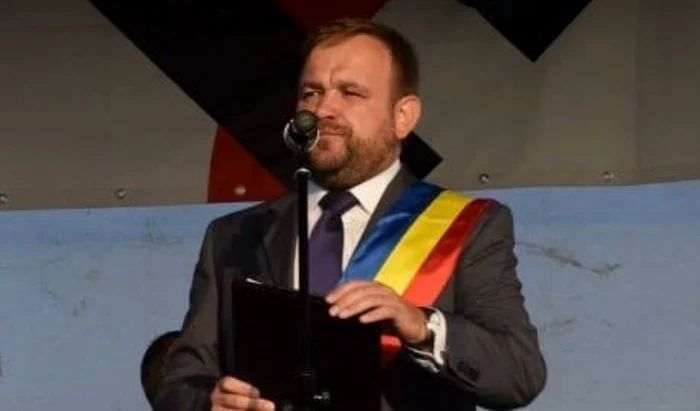 ---------Percheziii-la-o-primrie-din-Bihor-Primarul-i-viceprimarul-anchetai-pentru-pentru-delapidare-Banii-de-ajutoare-de-urgen-ar-fi-ajuns-la-rude-i-votani-