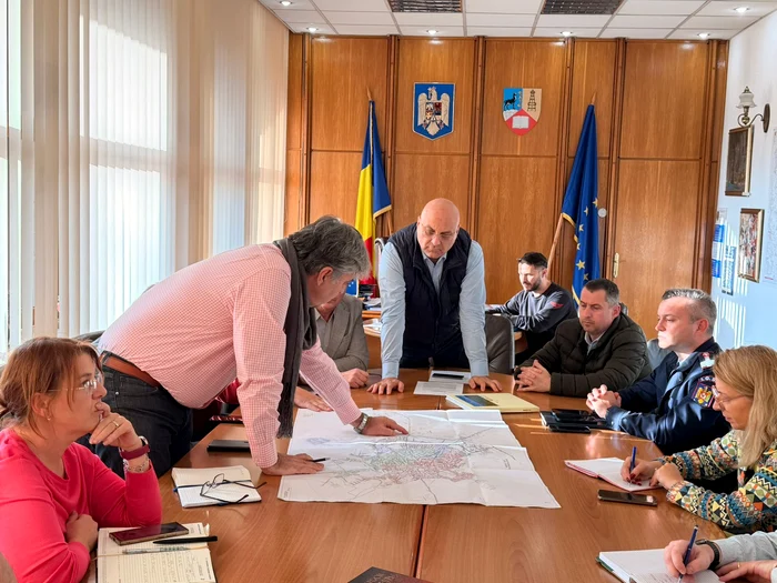 ---------Prefectul-de-Prahova-despre-criza-apei-Cei-de-la-Apele-Romne-mi-au-spus-c-nu-exist-risc-Msuri-pentru-a-evita-oprirea-activitii-la-Rafinria-OMV-Petrom