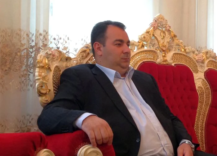 ---------Scandal-uria-n-familia-Regelui-Cioab-fiul-minor-s-a-logodit-cu-o-fat-de-14-ani-A-cumprat-o-cu-zece-galbeni