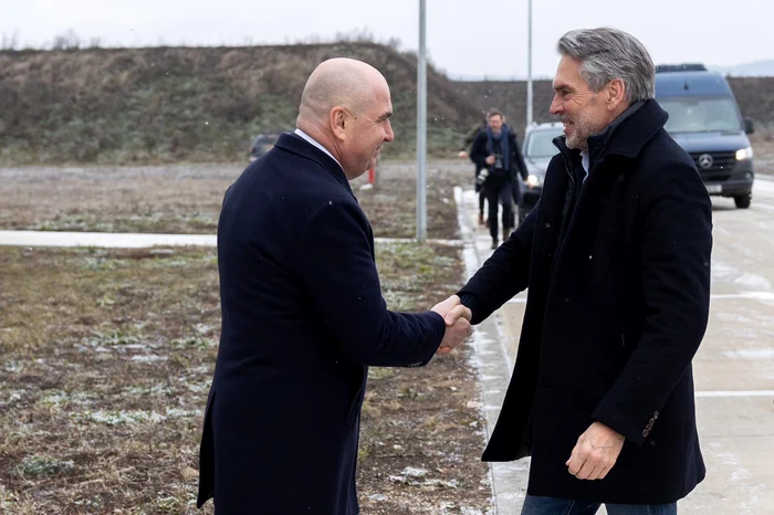 ---------Securitatea-Flancului-Estic-discutat-la-Cmpia-Turzii-Premierul-olandez-Dick-Schoof-i-Ilie-Bolojan-vizit-la-Baza-Aerian-71-