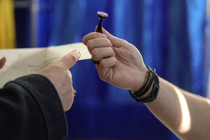 ---------Sondaj-telefonic-n-ziua-alegerilor-pentru-Bucureti-rezultatele-estimative-vor-fi-publicate-la-ora-2100