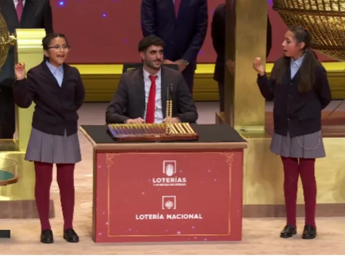 ---------Spaniolii-din-satele-afectate-de-incendiile-din-var-au-ctigat-sute-de-milioane-de-euro-la-loteria-de-Crciun