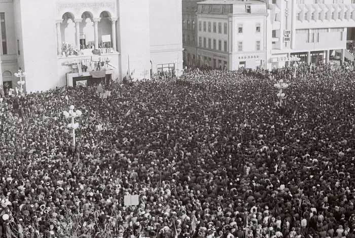 ----------Timioara-marcheaz-36-de-ani-de-la-declararea-oraului-liber-de-comunism-Moment-de-reculegere-i-un-omagiu-adus-eroilor