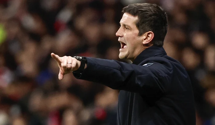 ---------Un-Balon-de-Aur-a-intrat-n-corul-ludtorilor-lui-Chivu-Un-coleg-romn-l-trage-ns-de-urechi