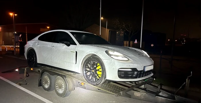 ---------Un-Porsche-Panamera-confiscat-dup-ce-oferul-nu-a-putut-plti-taxe-de-peste-21000-de-euro