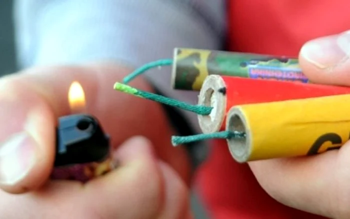 ---------Un-copil-a-rmas-fr-deget-dup-ce-i-a-explodat-petarda-n-mn-Fratele-su-a-suferit-arsuri-n-palm-