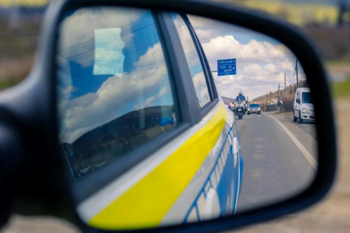 ---------Un-poliist-a-fost-lovit-cu-maina-de-o-oferi-n-timpul-unei-aciuni-cu-radar-pe-autostrad
