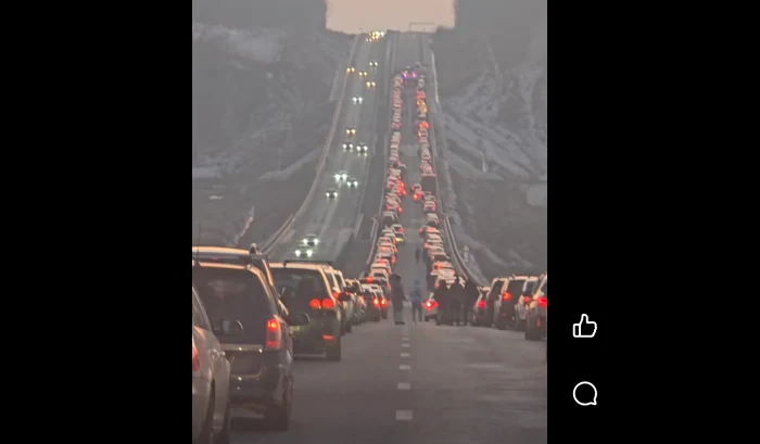 Video----------Carambol-cu-11-maini-pe-DEX-12-Craiova-Piteti-Dou-victime-transportate-la-spital-Circulaia-rutier-a-fost-reluat