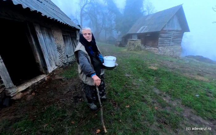 Video----------Drumul-regelui-construit-n-Munii-Zarandului-Viaa-n-satele-arhaice-unde-asfaltul-ajunge-pentru-prima-dat---