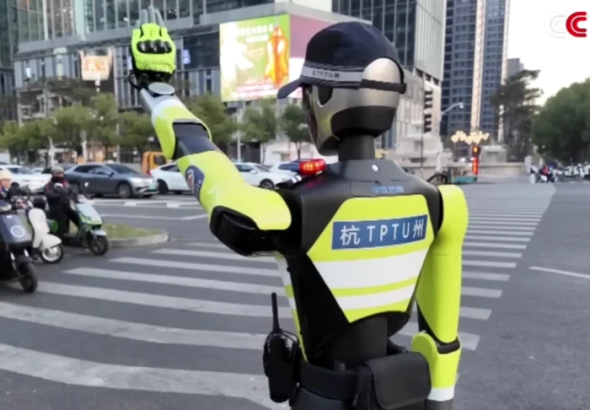 Video----------Primul-robot-poliist-dotat-cu-AI-scos-pe-strzile-Chinei-Destul-de-util-Cred-c-va-fi-un-trend-n-viitor
